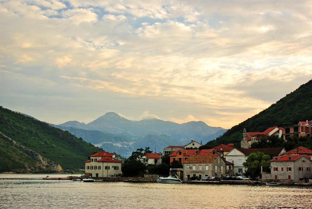 Guest House Jadran Pol Petrovac na moru Exterior foto
